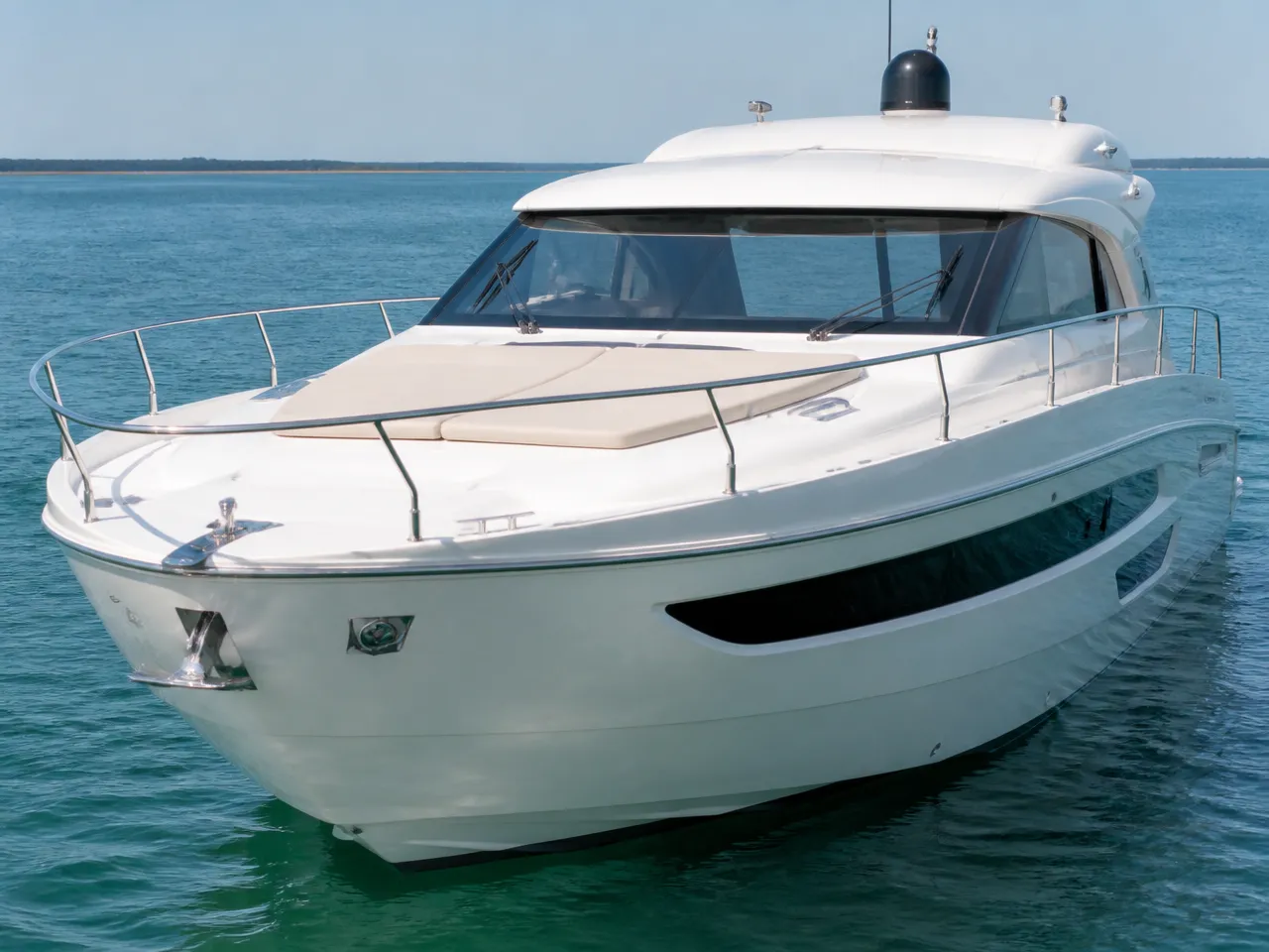 Ferretti Yachts Altura 40 — الأمام