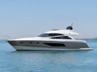 Ferretti Yachts Altura 40 — الجانب