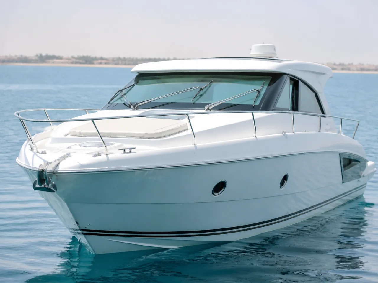 Gulf Craft Ambassador 38 — front