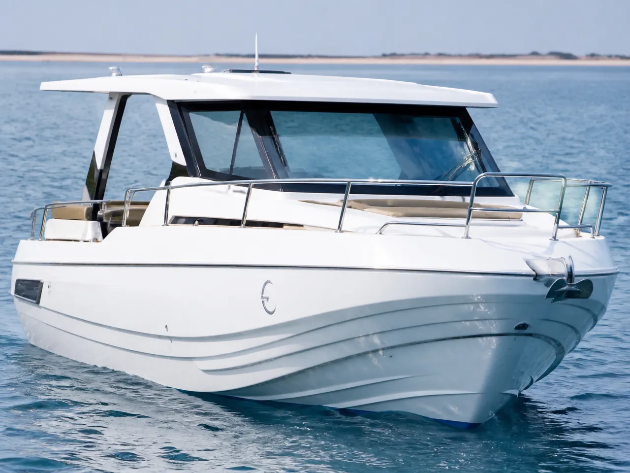 Gulf Craft Walkaround 35 — الأمام