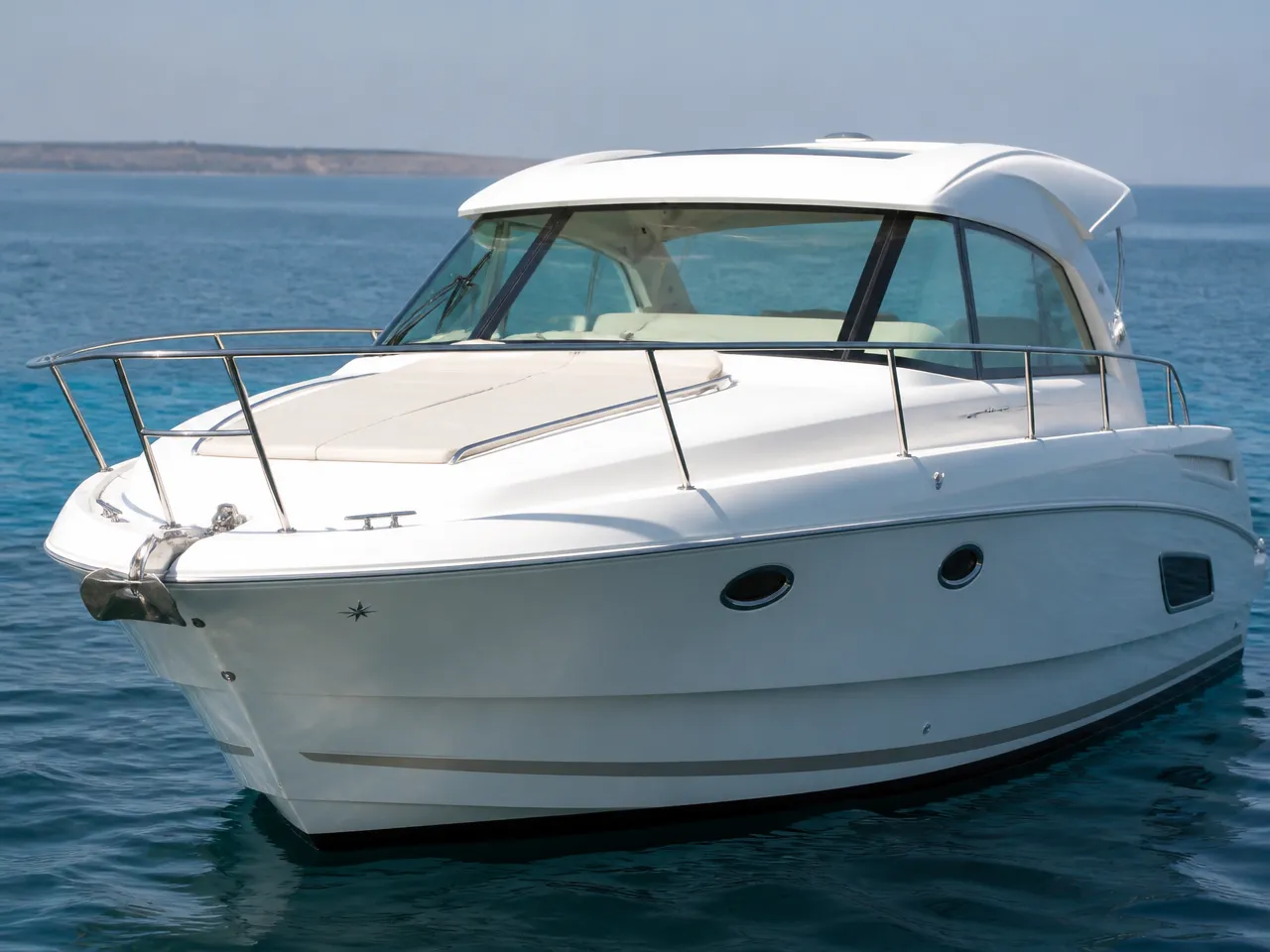 Jeanneau Prestige 32 — спереди