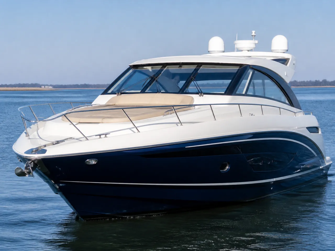 Regal 4460 Sportyacht — спереди