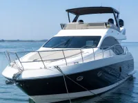 Azimut 45 ft — सामने