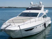 Azimut 50 ft — सामने