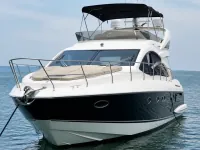Azimut 52 ft — सामने
