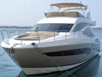 Azimut 55 ft — सामने