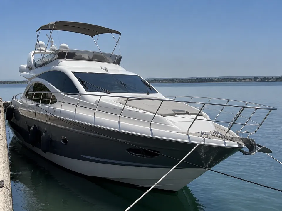 Azimut 65 ft