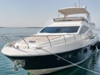 Azimut 67 ft — सामने