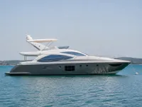 Azimut 67 ft — पार्श्व