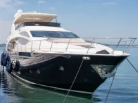 Azimut 80 ft — सामने