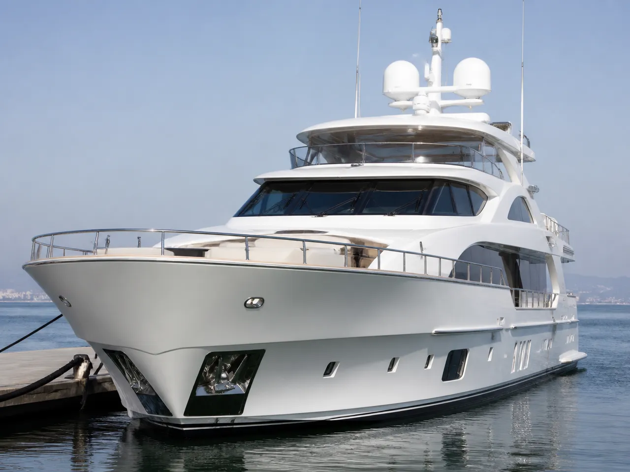 Benetti 120 ft — الأمام