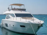 Ferretti 60 ft — सामने