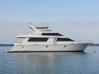 Hatteras 64 ft — पार्श्व