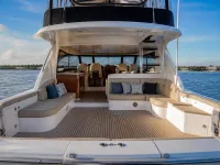 Hatteras 64 ft — विवरण
