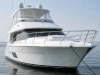 Hatteras 70 ft — الأمام