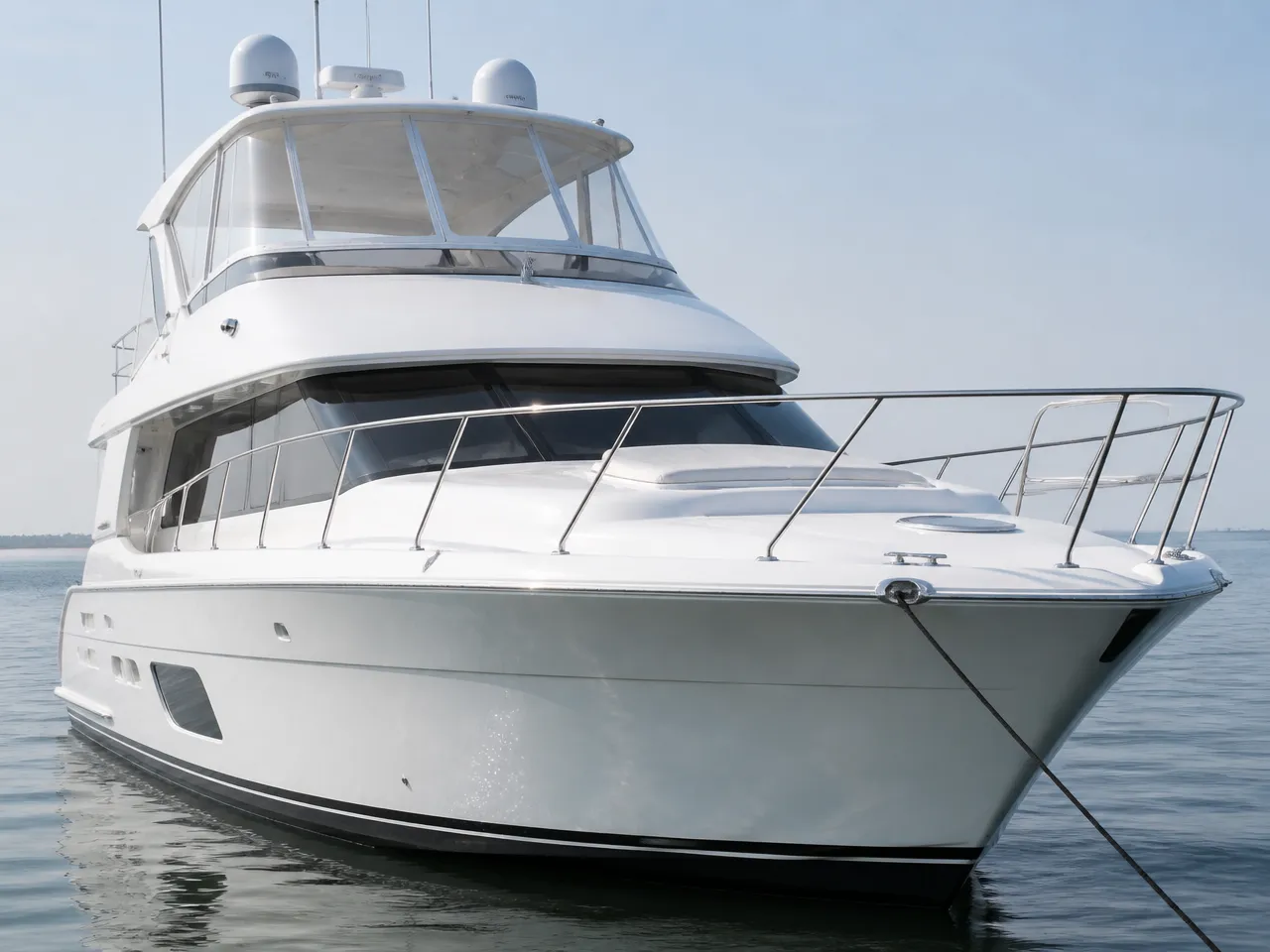 Hatteras 70 ft — الأمام