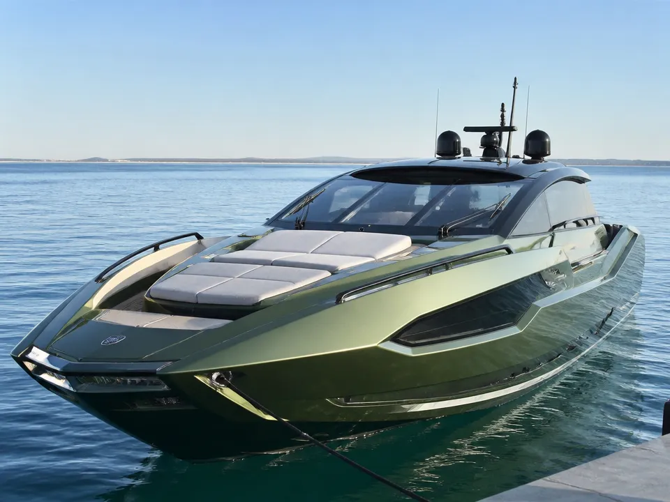 Lamborghini 63 ft