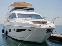 Majesty 48 ft — front