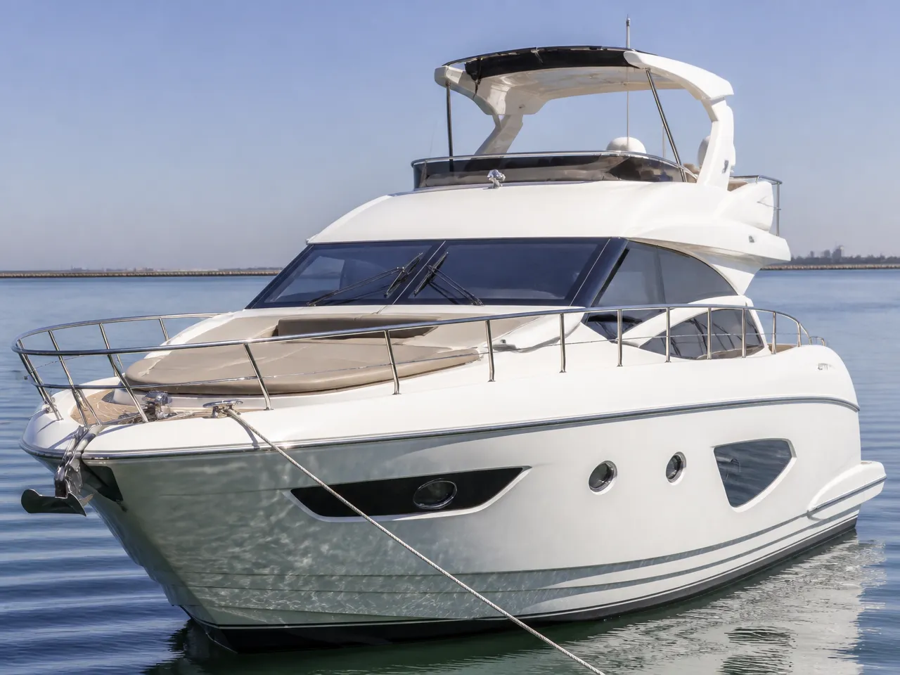 Majesty 56 ft — الأمام