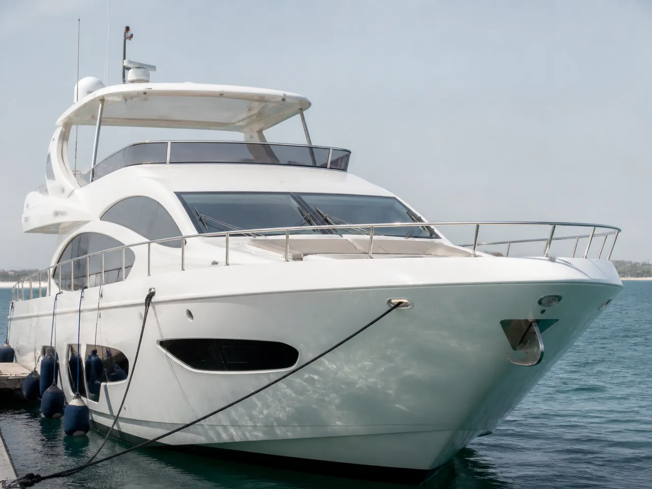Majesty 59 ft — الأمام