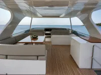 Majesty 68 ft — detail