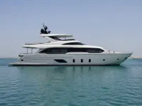 Majesty 90 ft — الجانب