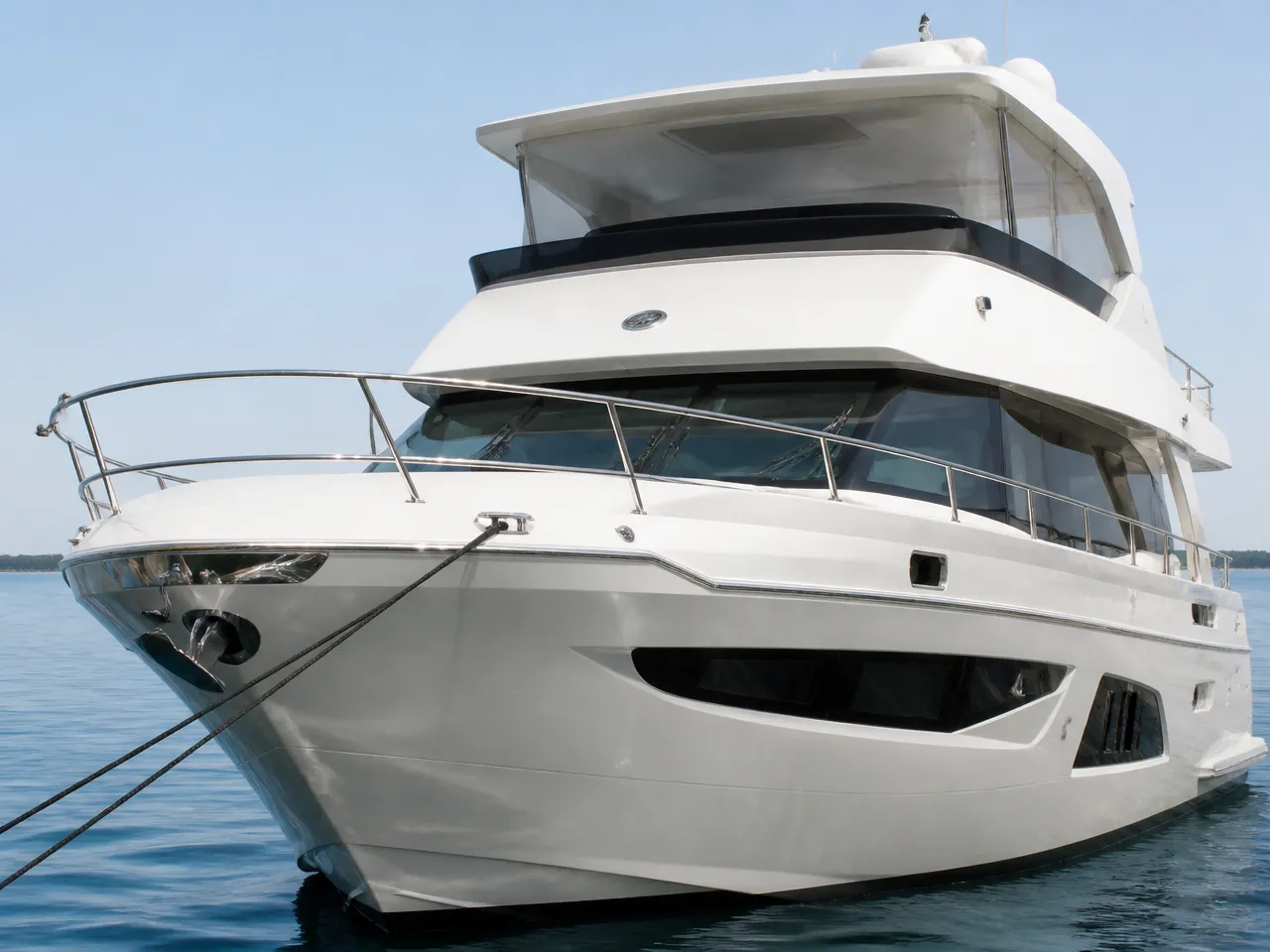 Nuvari 80 ft — الأمام