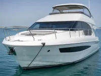 Oryx 46 ft — الأمام