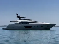 Riva 90 ft — पार्श्व