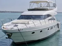 Sealine 68 ft — спереди