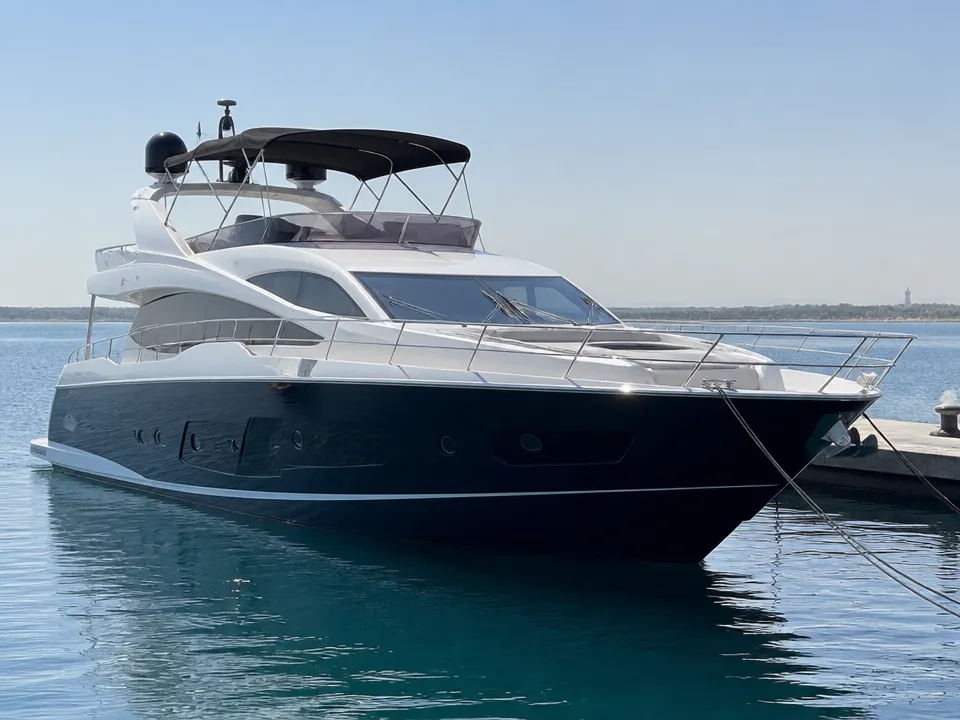 Sunseeker 82 ft