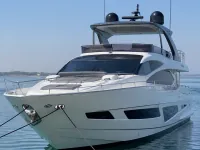 Sunseeker 90 ft — सामने