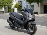 Honda Forza 250 — ön