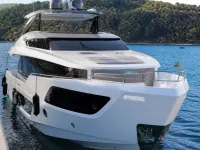 Absolute 73 Navetta — الأمام