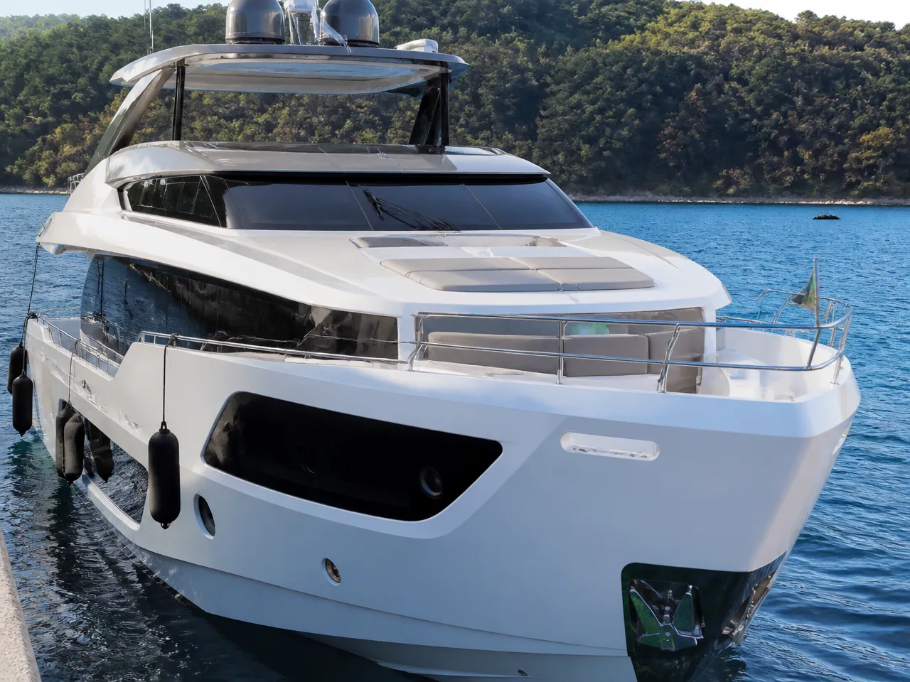 Absolute 73 Navetta — الأمام