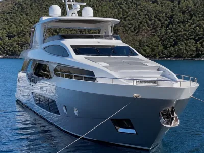 Azimut 30 m