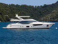 Azimut 30 m — yan