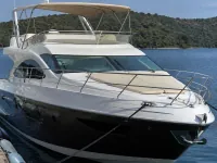 Azimut 55 Fly — спереди