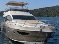 Azimut 64 Flybridge — ön