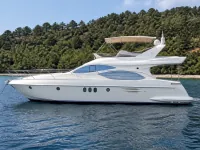Azimut 64 Flybridge — yan