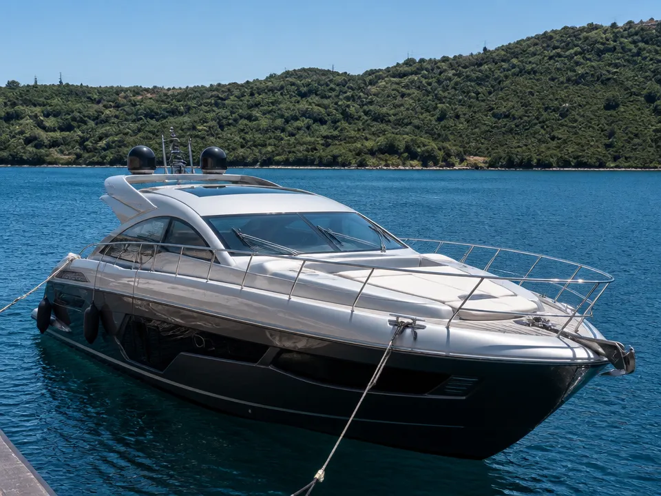 Azimut 68S