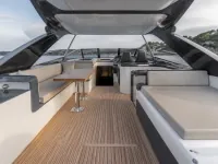 Azimut 68S — detail