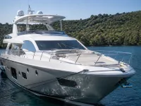 Azimut 85 — front