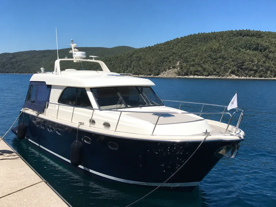 Custom 11m Motoryat
