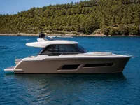 Custom 12,5m Motoryat — الجانب