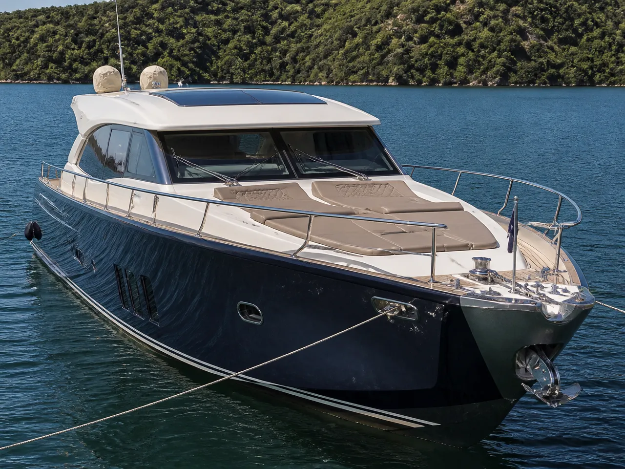 Custom 13m Motoryat — ön