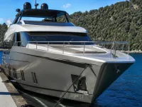 Custom 21m yacht — الأمام