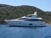 Custom 21m yacht — الجانب