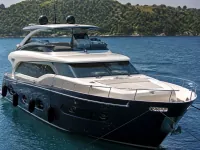 Custom 24m Motoryat — الأمام