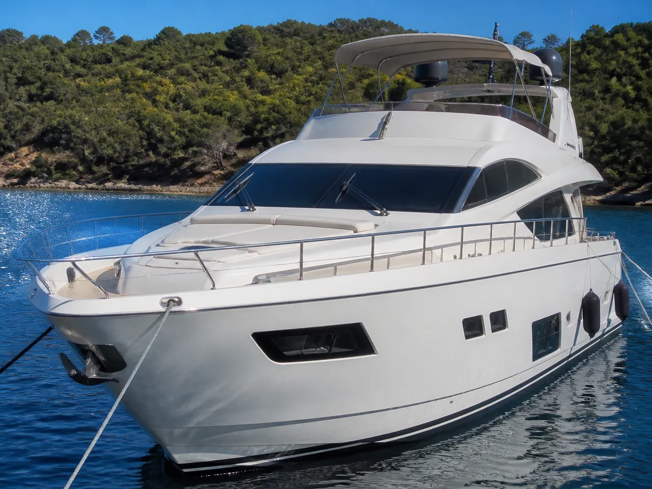 Ferretti Yachts 19 m — front